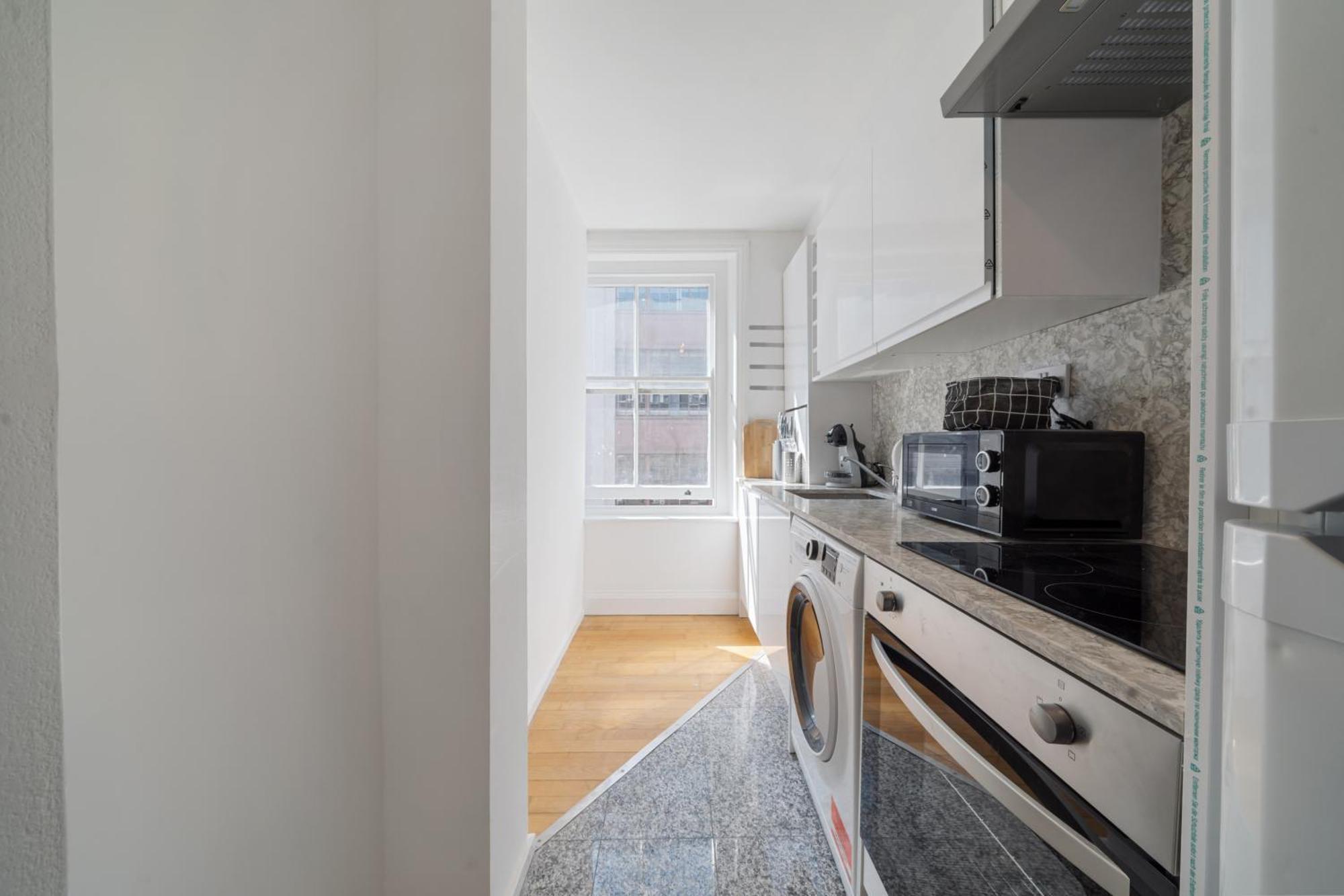 Stylish And Modern In Vibrant Soho Unbeatable Location Wdg * Londra