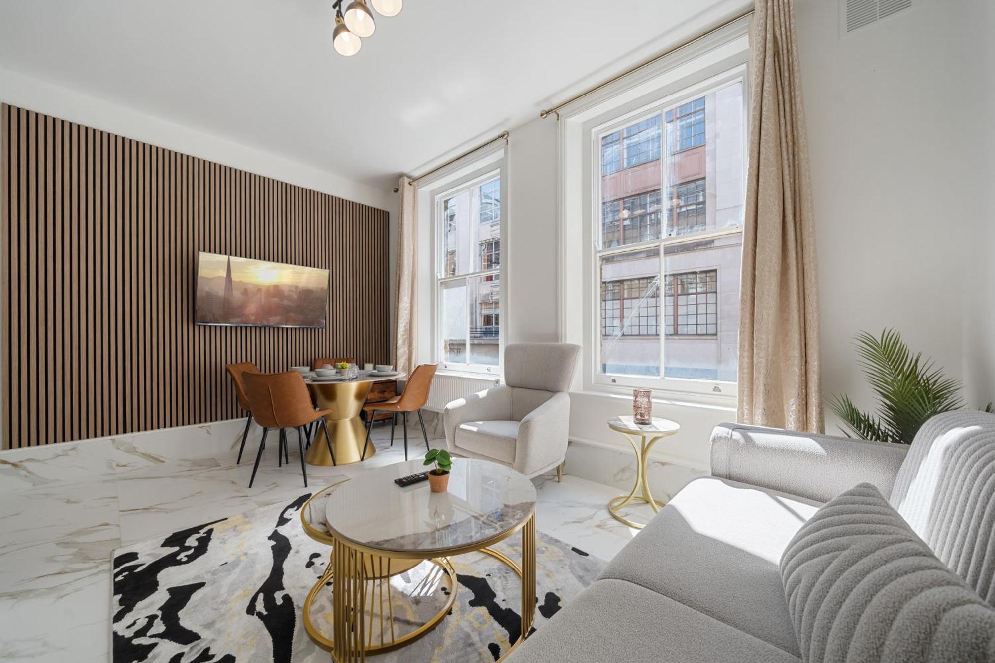 Stylish And Modern In Vibrant Soho Unbeatable Location Wdg * Londra